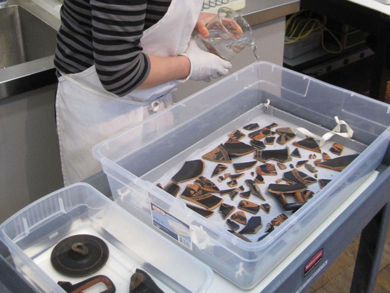 Desalination of fragments from a Greek vase