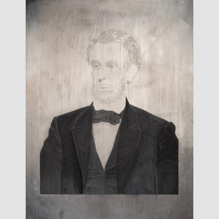 A plate engraved with a portrait of Abraham Lincoln.