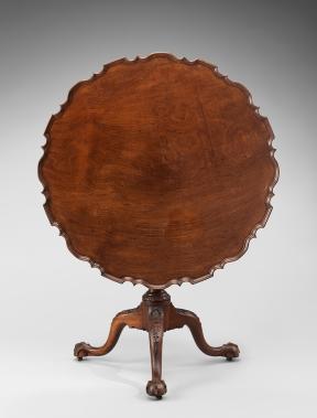 The scalloped-top Philadelphia tea table